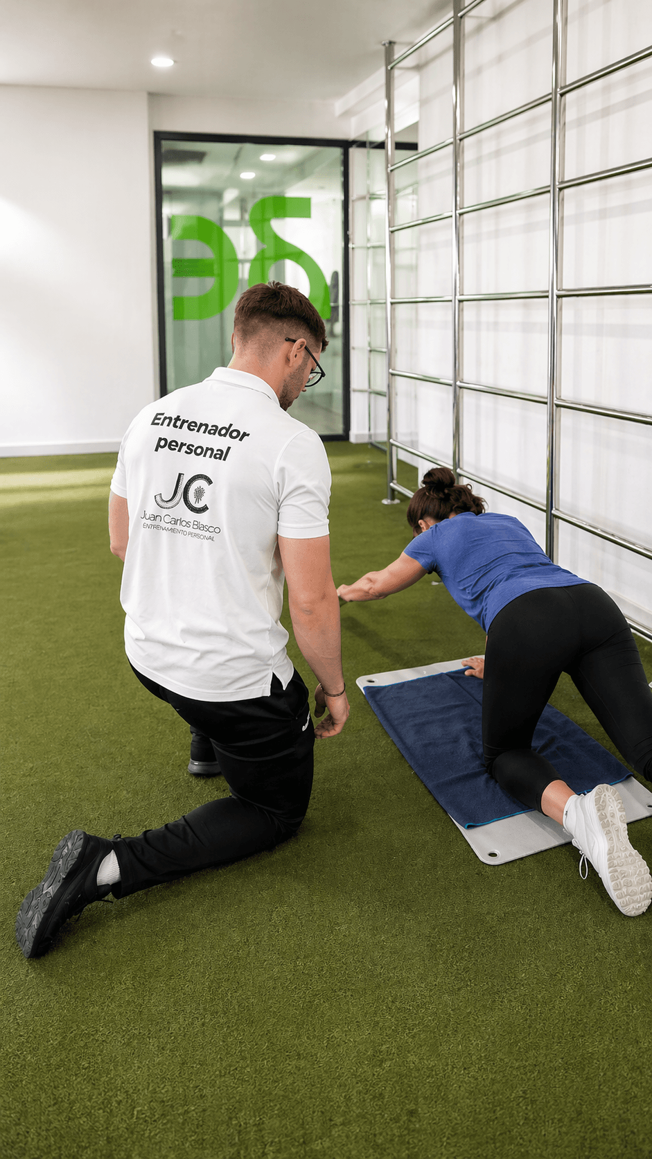 Juan Carlos Blasco supervisando una sesión de entrenamiento adaptado